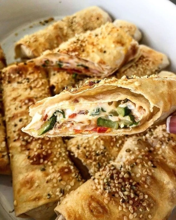 Рецепт вкусного запеченного лаваша в духовке.