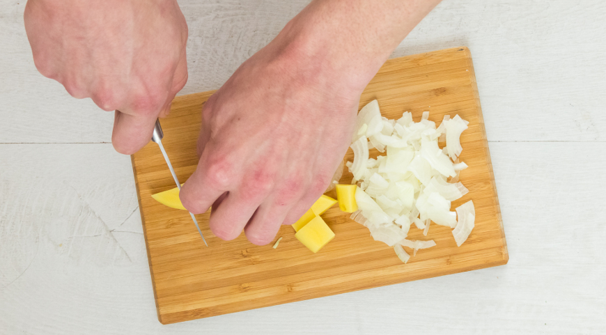 Быстрое рагу с капустой и картофелем Быстрое рагу с капустой и картофелем