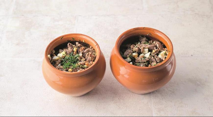Гречневая каша с куриными сердечками в горшочке Гречневая каша с куриными сердечками в горшочке