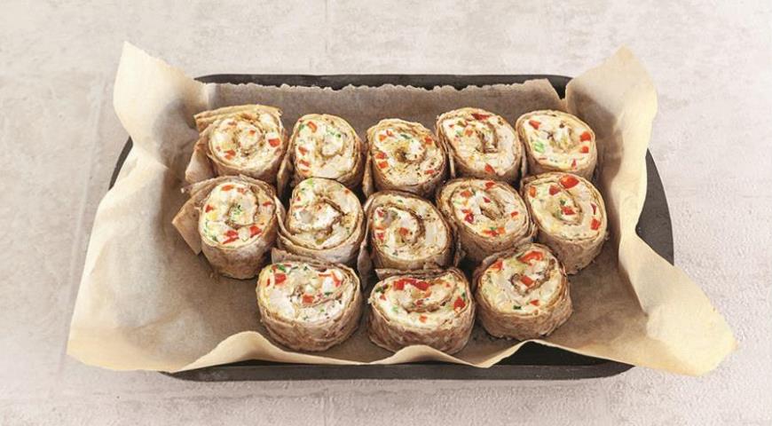 Роллы из лаваша с сыром и курицей Роллы из лаваша с сыром и курицей