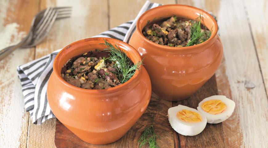 Гречневая каша с куриными сердечками в горшочке Гречневая каша с куриными сердечками в горшочке