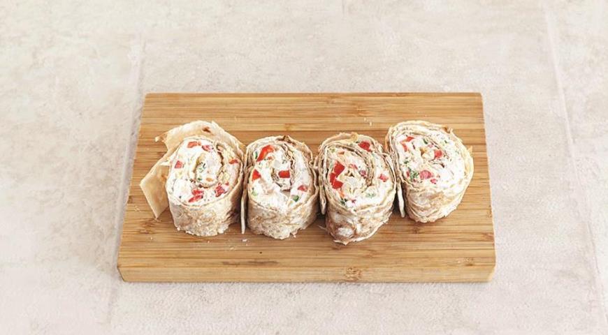 Роллы из лаваша с сыром и курицей Роллы из лаваша с сыром и курицей