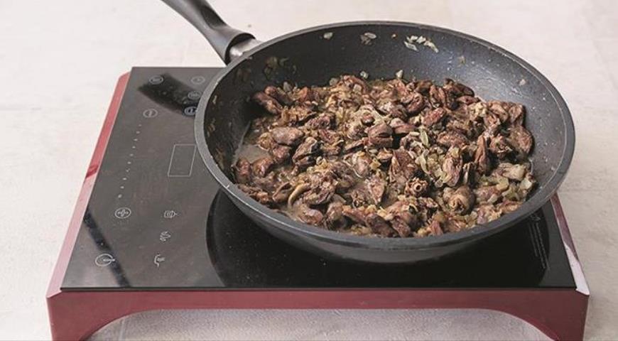 Гречневая каша с куриными сердечками в горшочке Гречневая каша с куриными сердечками в горшочке