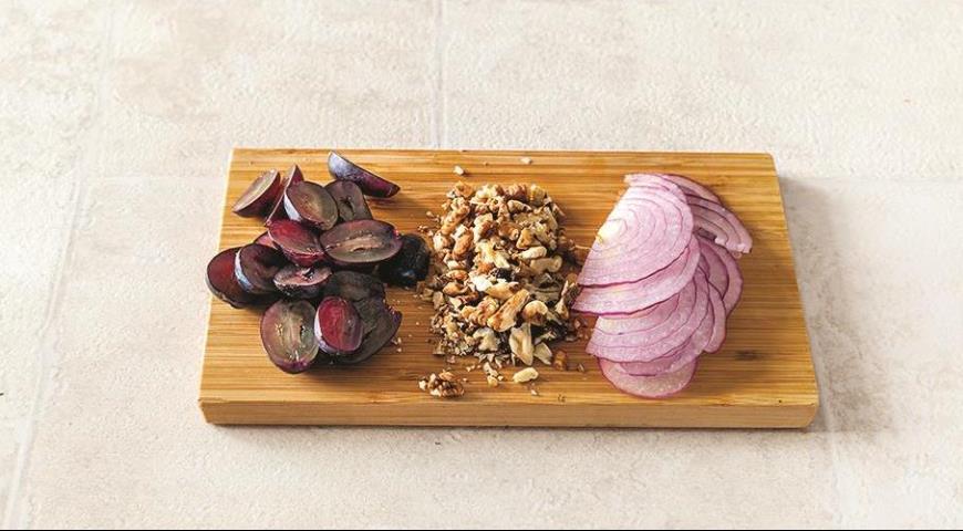Салат с курицей-гриль и виноградом Салат с курицей-гриль и виноградом
