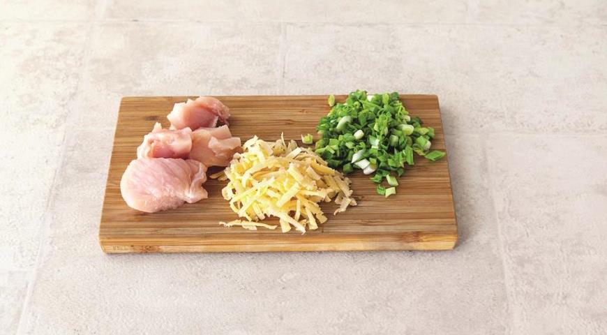 Пирожки с курицей и сыром из готового теста