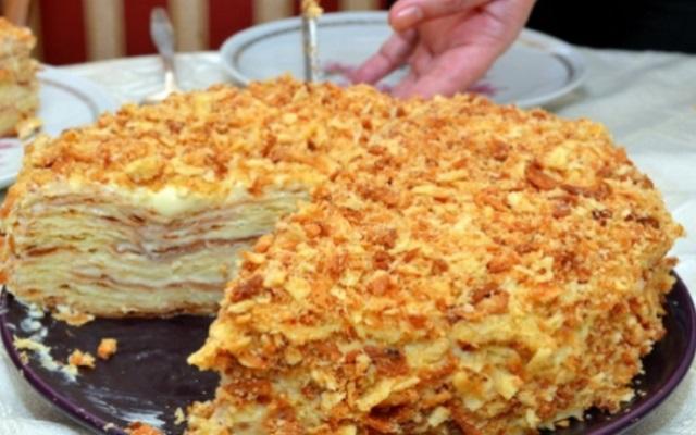 Постный «Наполеон» на пиве: когда муж постится, балую его этой сладостью. Бутылочка пива, мука, грецкие орехи и никаких яиц!