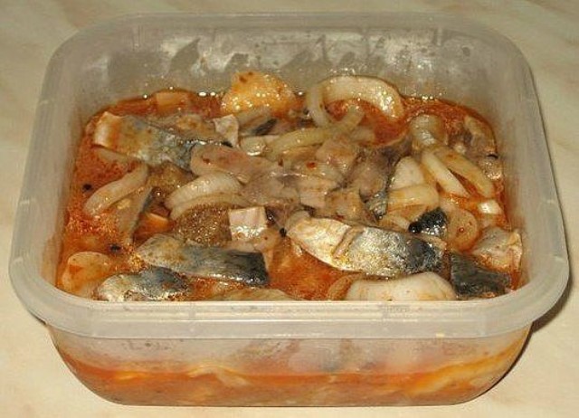 Сельдь по-корейски — невероятно вкусная закуска. Сельдь по-корейски — невероятно вкусная закуска.